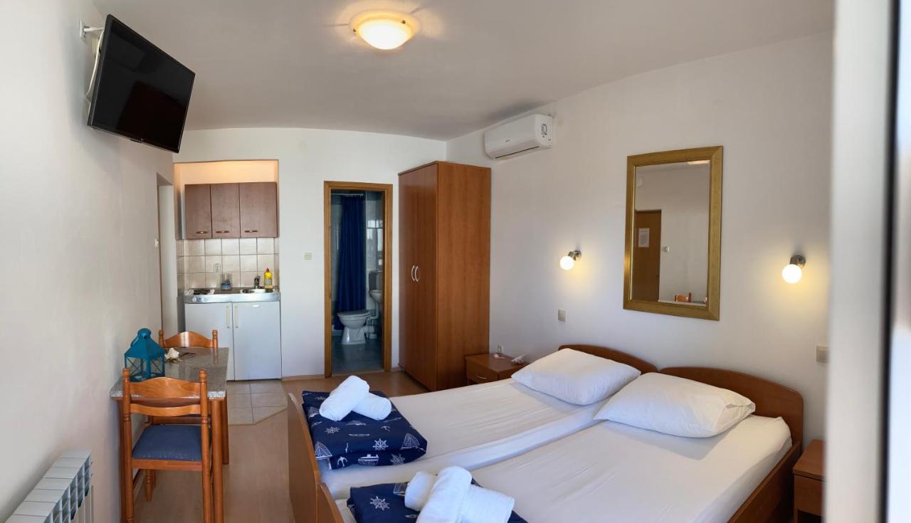 Sunrise Apartments And Studio Apartments 1 ロクヴァ・ロゴズニツァ エクステリア 写真