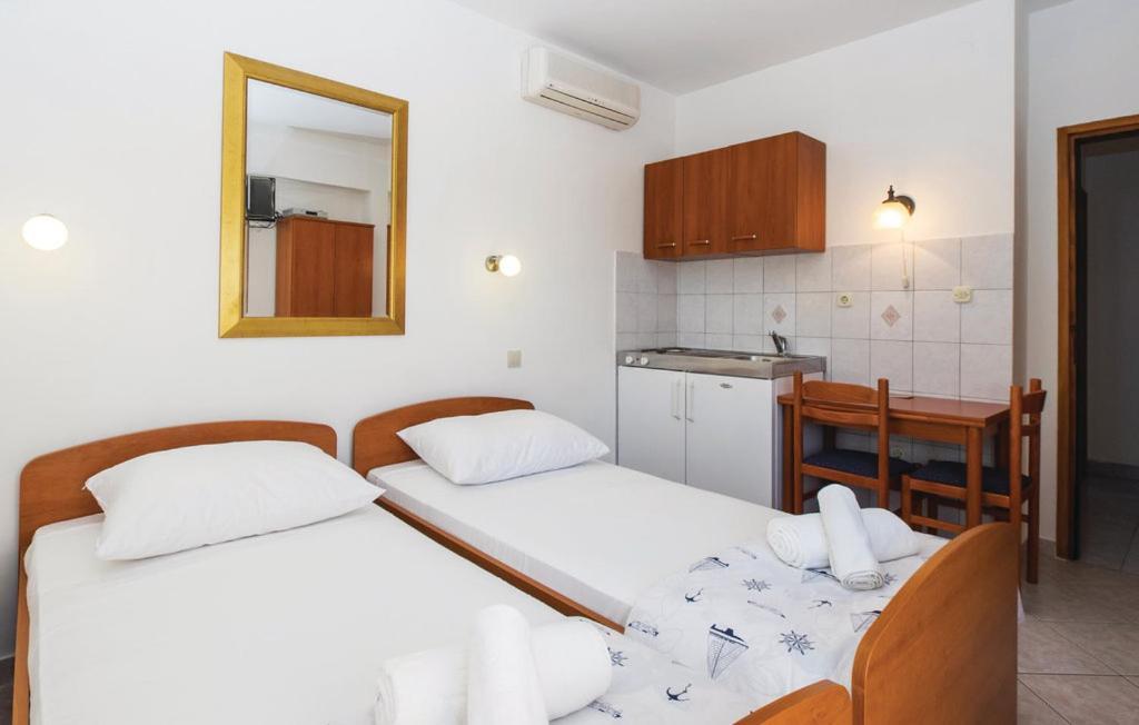 Sunrise Apartments And Studio Apartments 1 ロクヴァ・ロゴズニツァ エクステリア 写真